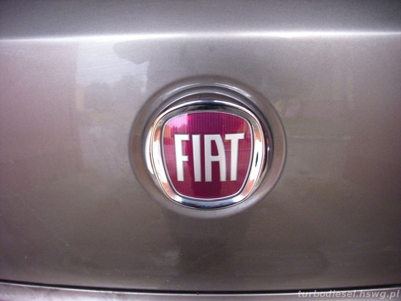 Naprawa znaczka FIAT na tylnej klapie Turbodiesel