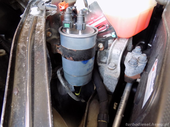 Wymiana filtra paliwa w Fiacie Bravo Multijet Turbodiesel
